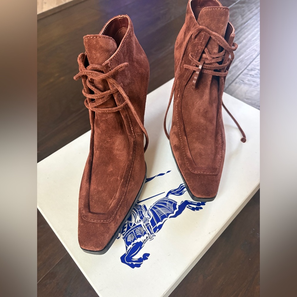 Burberry Suede Lace-up Booties (Brown color) size 37.5 -new - Picture 6 of 8